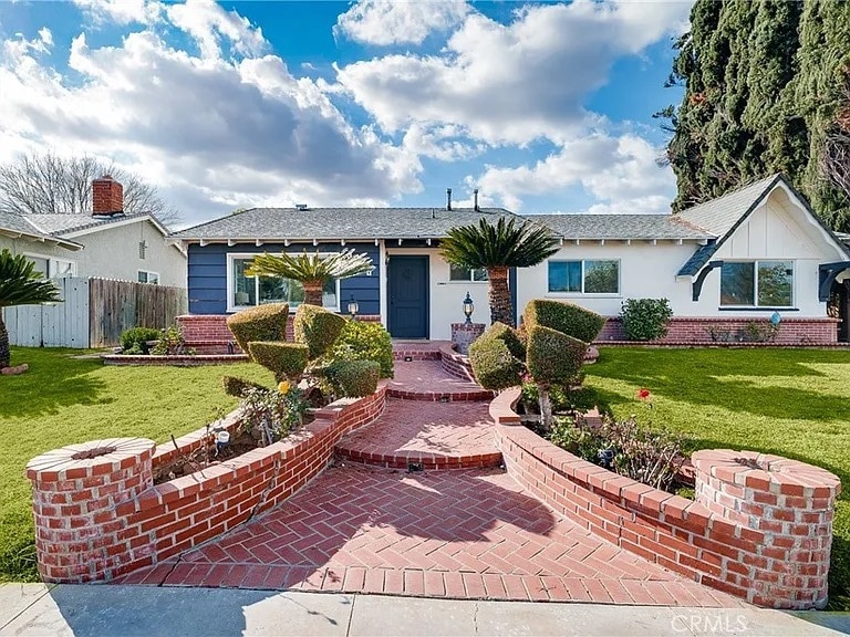 Primary Photo - 6901 Fallbrook Ave
