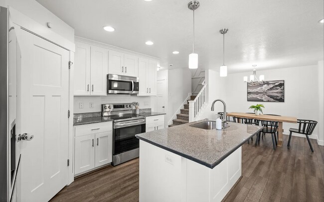 Building Photo - 3 Bedroom/2.5 Bathroom Townhouse in Lehi