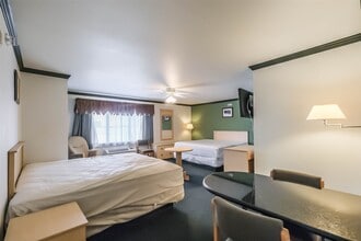 Building Photo - 1025 Swanson St