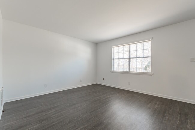 Building Photo - 2721 White Oak Dr