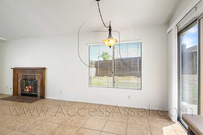 Building Photo - Charming 3 Bed/2 bath Home In Lovely Lake ...