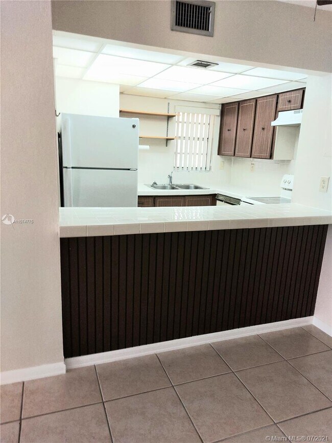 Foto del edificio - 850 NW 87th Ave