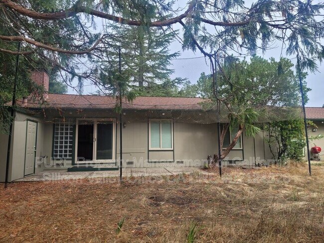 Building Photo - 234 E Hilton Dr