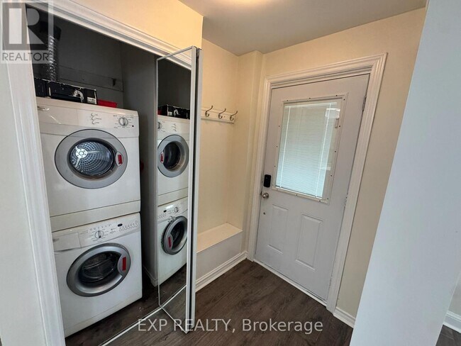 Photo du bâtiment - 97 Central Park Blvd N