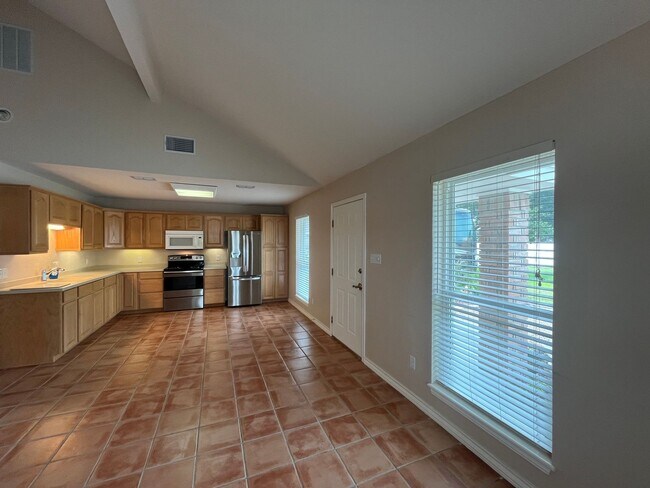 Foto del edificio - TWO BEDROOM ONE BATH APARTMENT