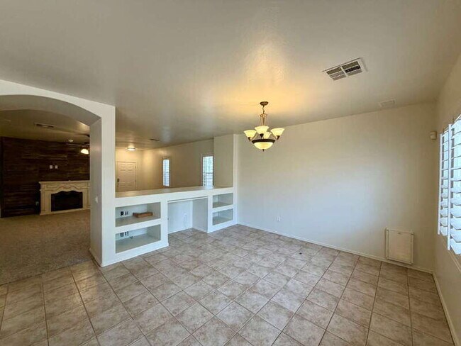 Foto del edificio - 2540 W Hawks Eye Ave