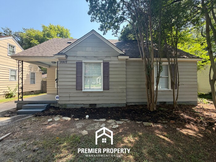 Move-In Ready 3 Bedroom Home on Spottswood - Large Fenced Backyard - Move-In Ready 3 Bedroom Home on Spottswood - Large Fenced Backyard