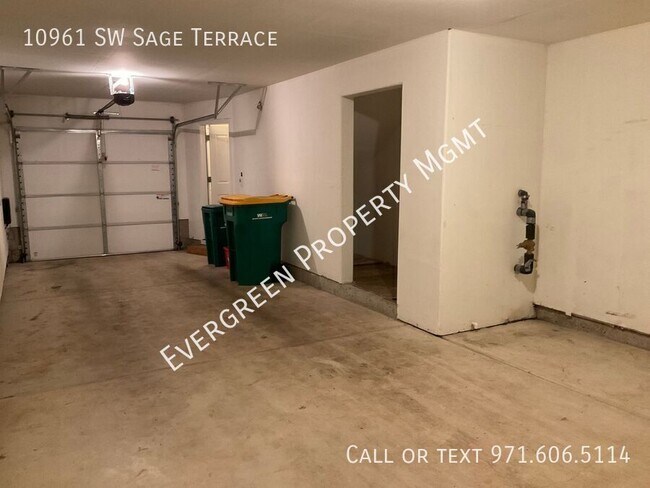 Building Photo - Stunning, Fully Upgraded Townhome! | $2,19...