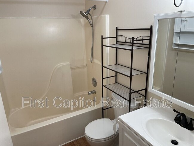 Foto del edificio - 40 Glenview Dr