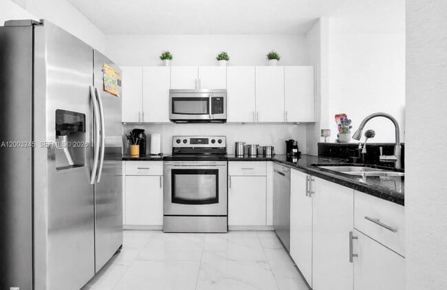 Building Photo - 905 SW 149th Ct