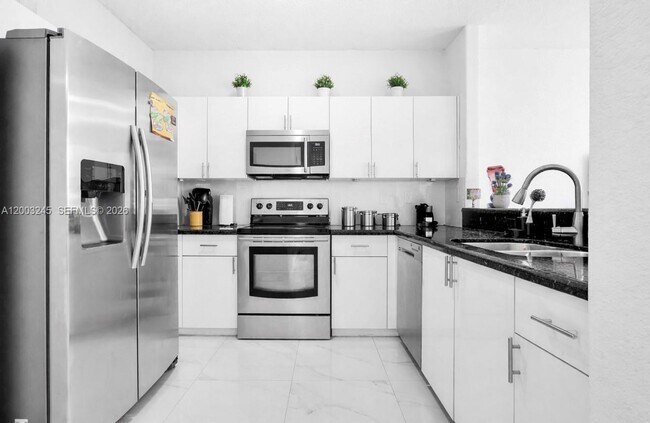 Foto del edificio - 905 SW 149th Ct