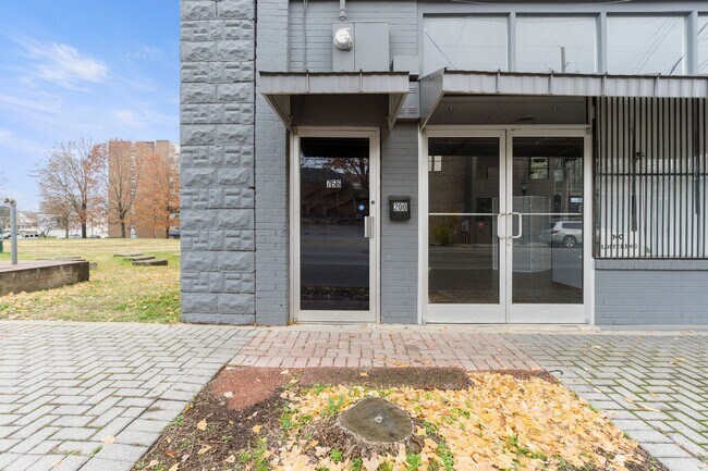 Foto del edificio - 2 bedroom/2 bath unit on MLK!