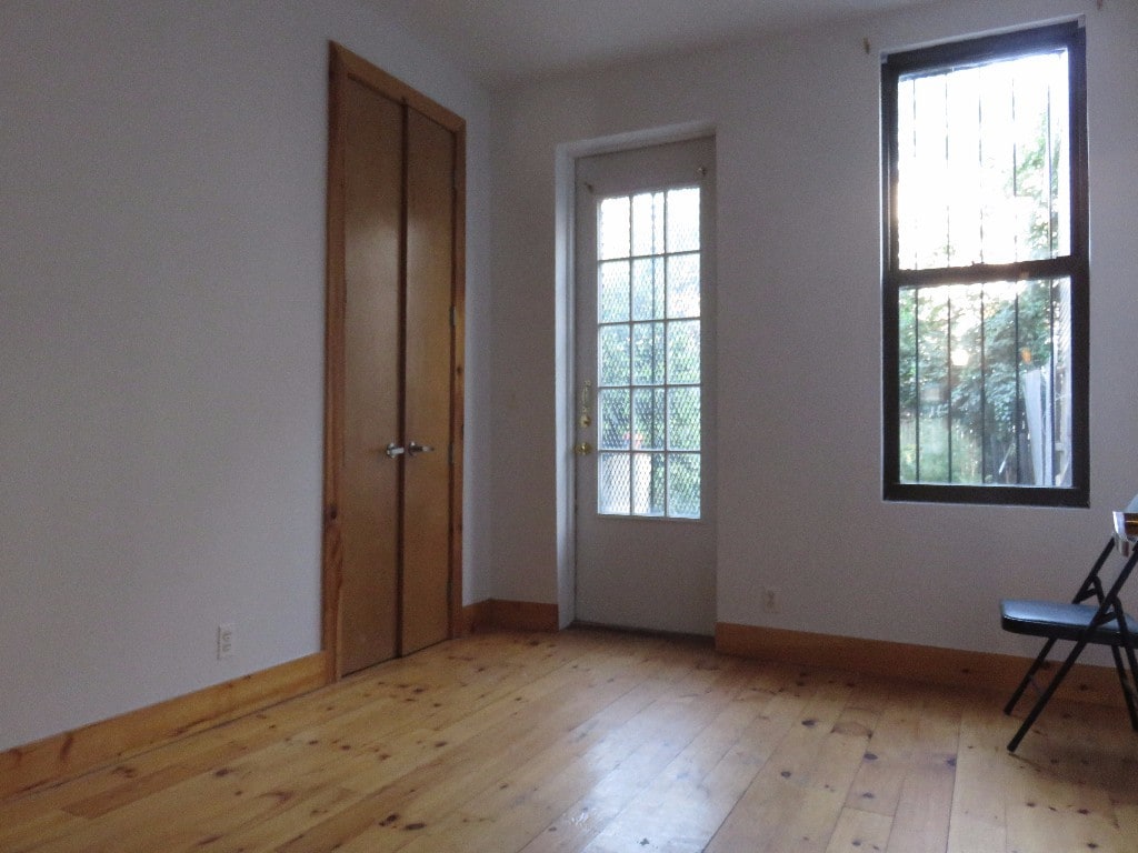 Primary Photo - 1056 Willoughby Ave