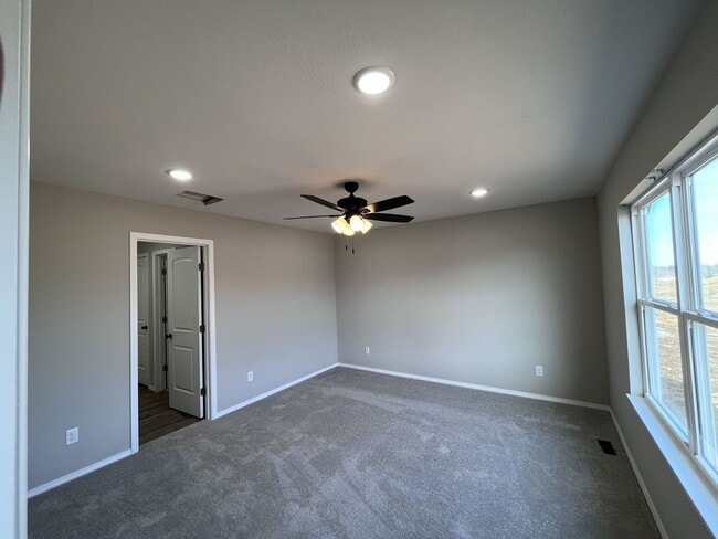 Foto del edificio - Great spacious home in Strafford