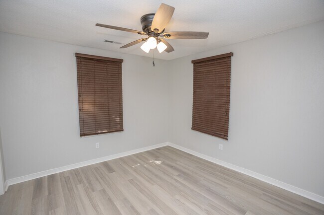 Foto del edificio - 917 Harding St