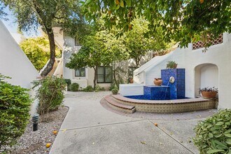 Building Photo - 5200 S Lakeshore Dr