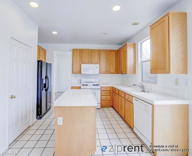 Building Photo - 4 br, 2.5 bath House - 40361 Encanto Place...