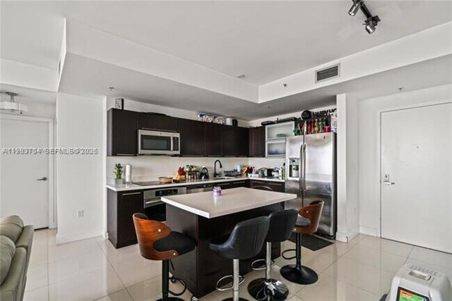 Building Photo - 90 SW 3rd St