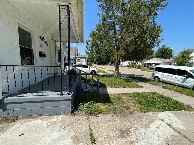Foto del edificio - 11068 Essex Ave