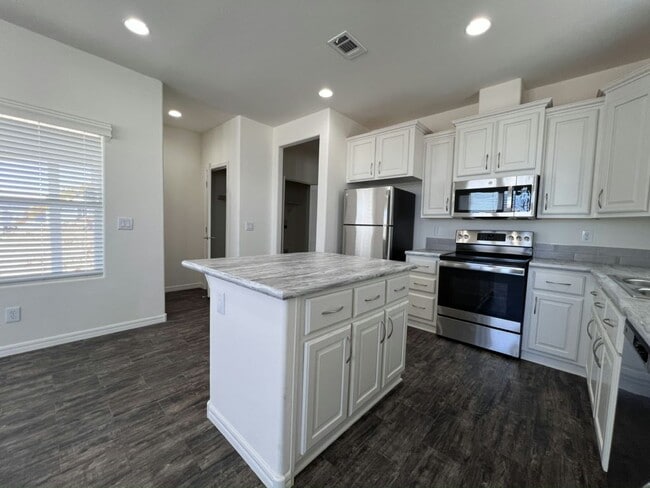 Building Photo - 2206 S Ellsworth Rd