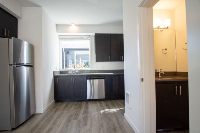 Building Photo - Stylish 2-Bedroom Townhouse in St John's R...