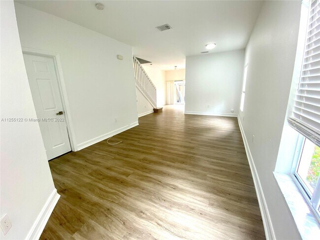 Building Photo - 8432 NW 107th Ct