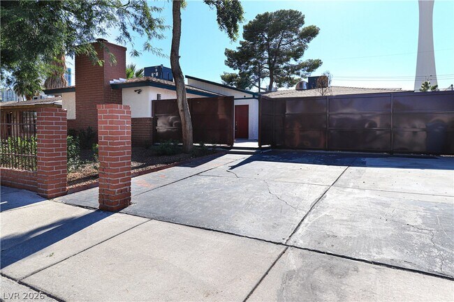 Foto del edificio - 2100 Santa Ynez Dr