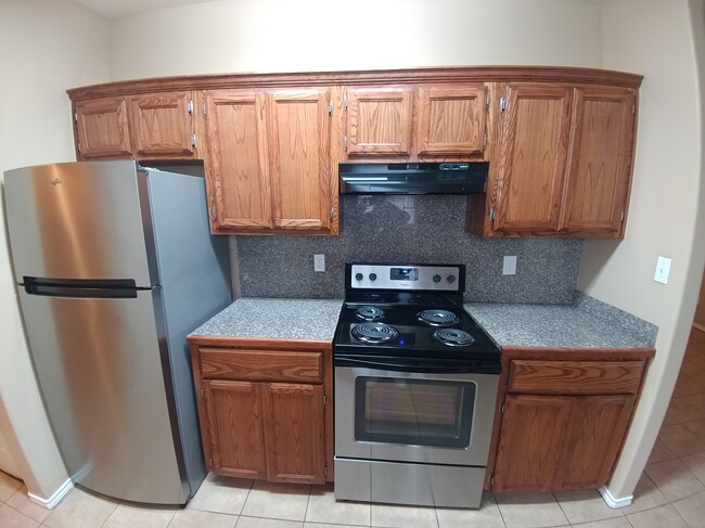 kitchen stove wall - 422 Stone Drive