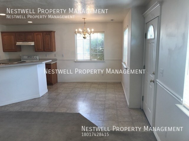 Building Photo - Great 3-bed Townhome in Payson $250 OFF 1S...