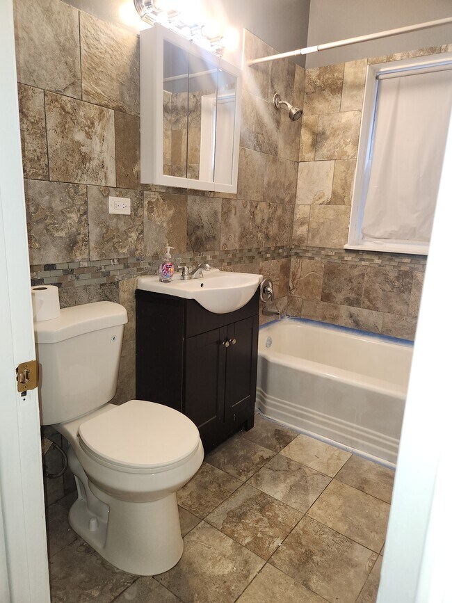 Foto del edificio - 8711 S Kingston Ave