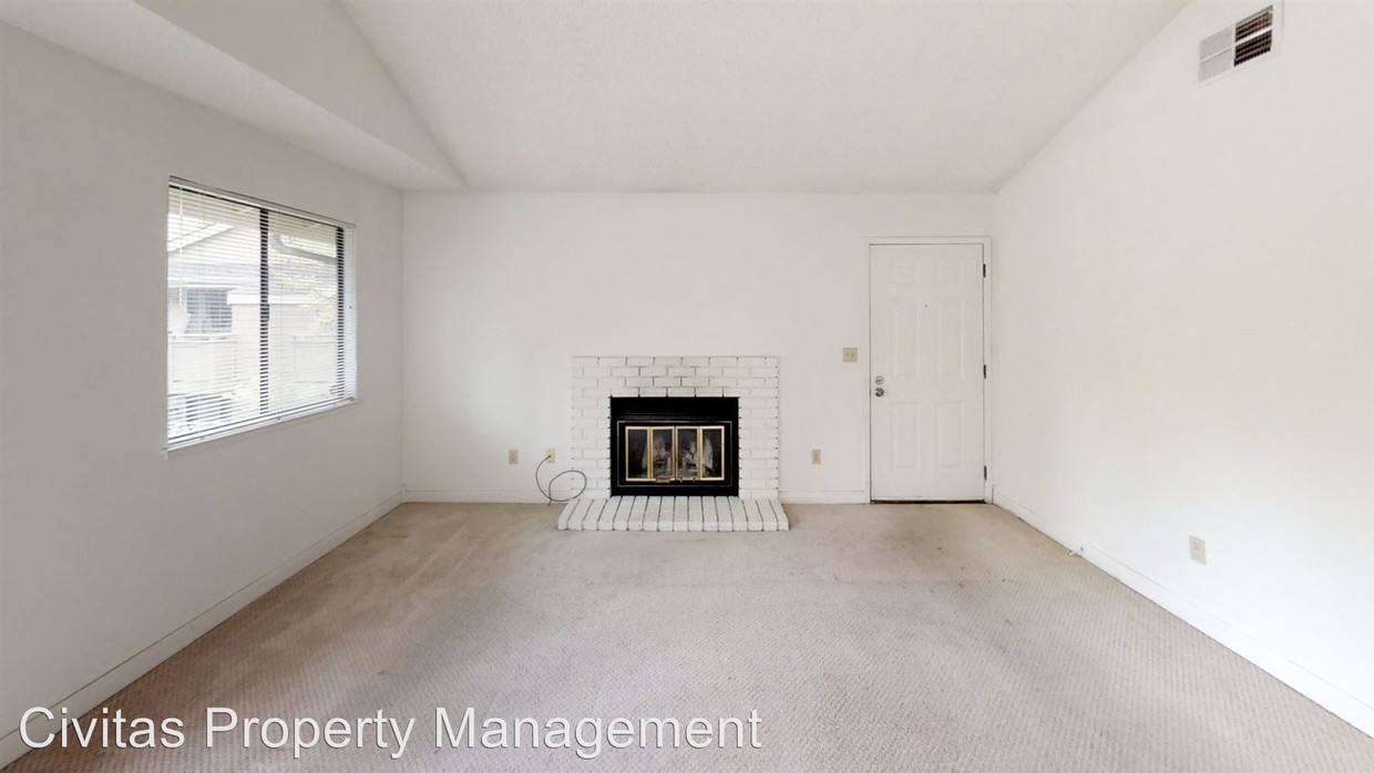 Primary Photo - 2 br, 1 bath House - 5466 Makati Circle