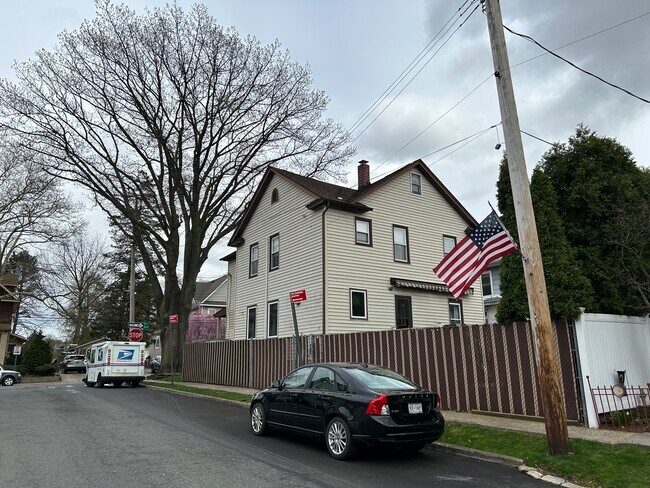 Building Photo - 80 Mountainview Ave