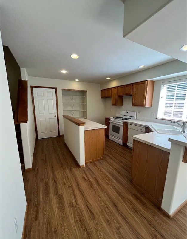 Foto del edificio - 3708 Tree Farm Ln