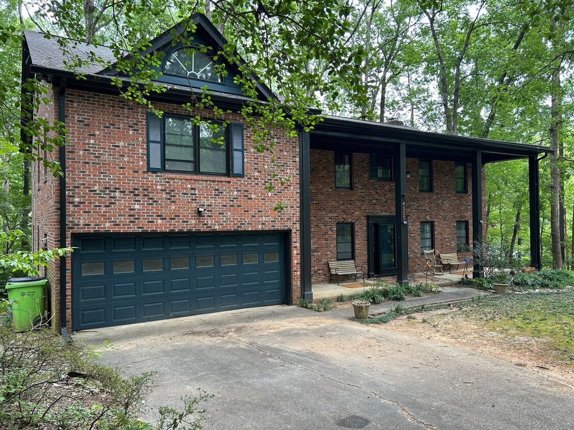 Primary Photo - 5 Bed | 3.5 Bath House in Raleigh