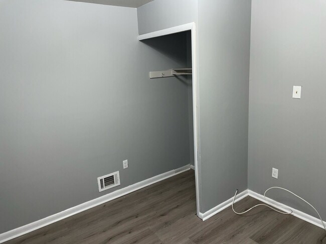 Building Photo - 2933 W Diamond