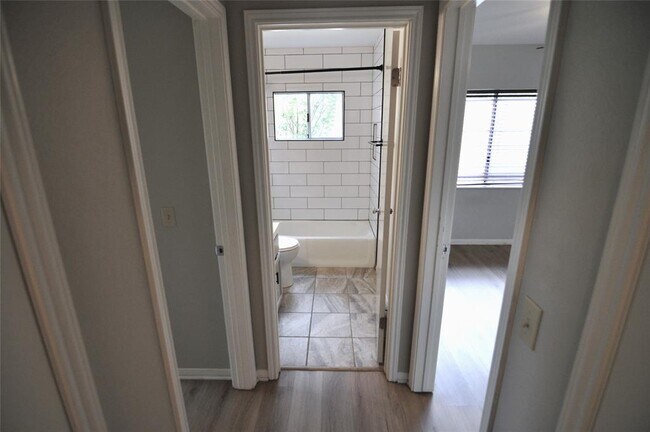 Foto del edificio - 602 Timbergrove Ct