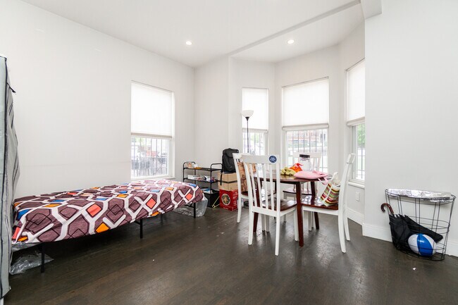 Building Photo - 78 Forest St