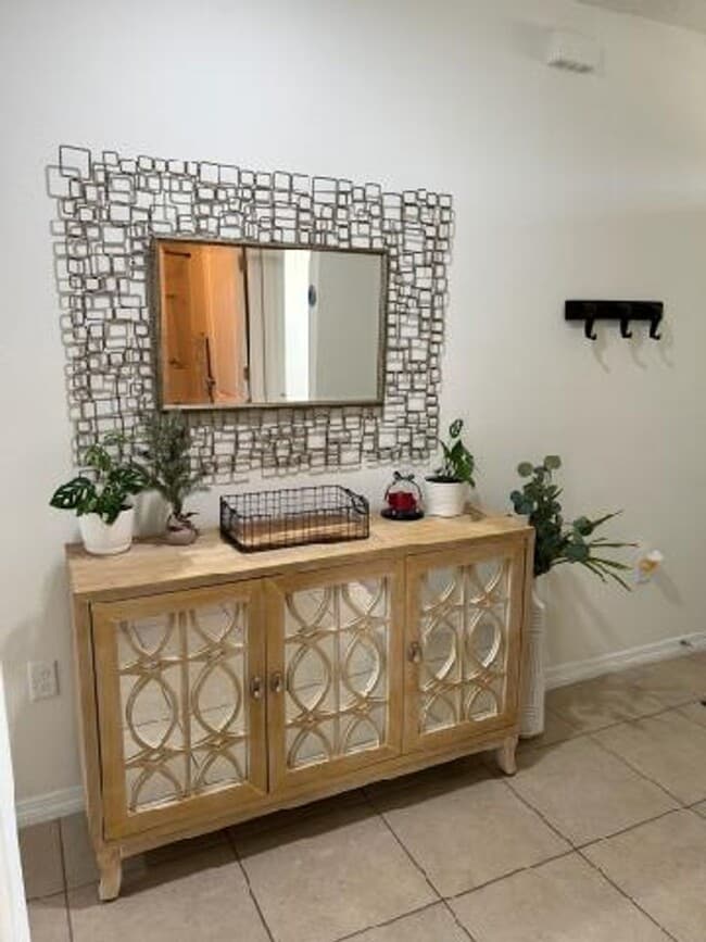 Building Photo - Beautifully 4-Bedroom, 2-Bath house in Lak...