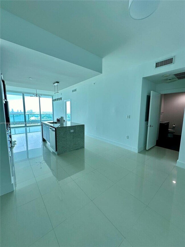 Building Photo - 900 Biscayne Blvd