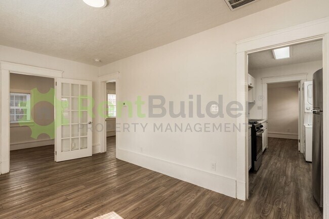 Foto del edificio - PERFECT HOME FOR STUDENTS OR PROFESSORS IN THE UNM AREA!!