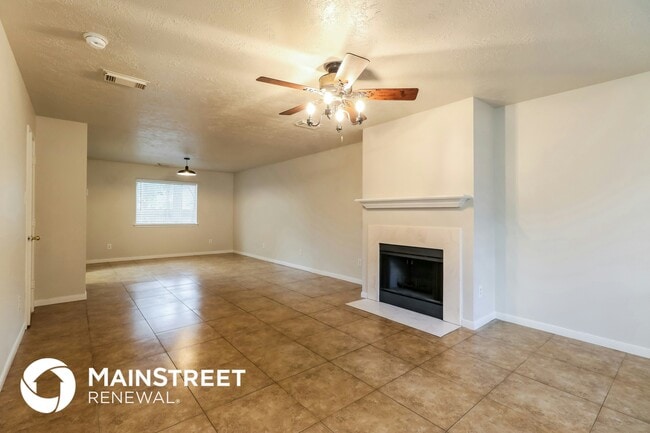 Foto del edificio - 18442 Hollow Oaks Cir