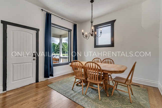 Building Photo - 724 S 400 E