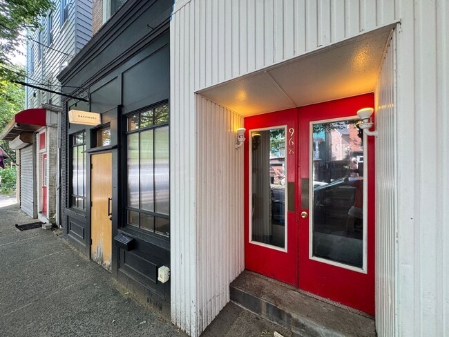 Building Photo - Bright 1BR in East Rock | Gas & Hot Water Included | Steps from Yale & Trails