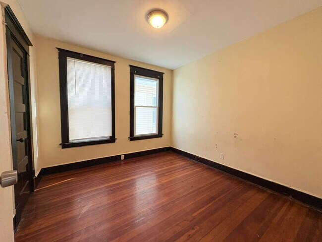 Foto del edificio - 327 Bassett St