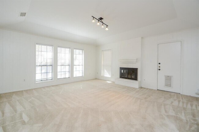 Foto del edificio - 230 Wedgewood Ct