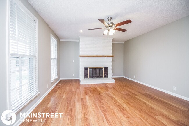 Foto del edificio - 204 Lake Farm Rd