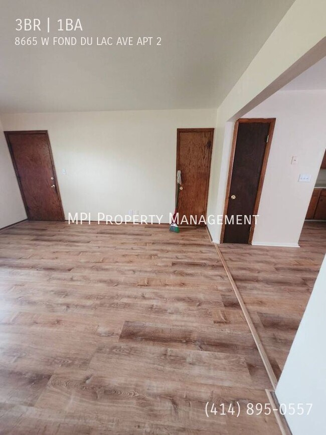 Foto del edificio - 8665 W Fond du Lac Ave