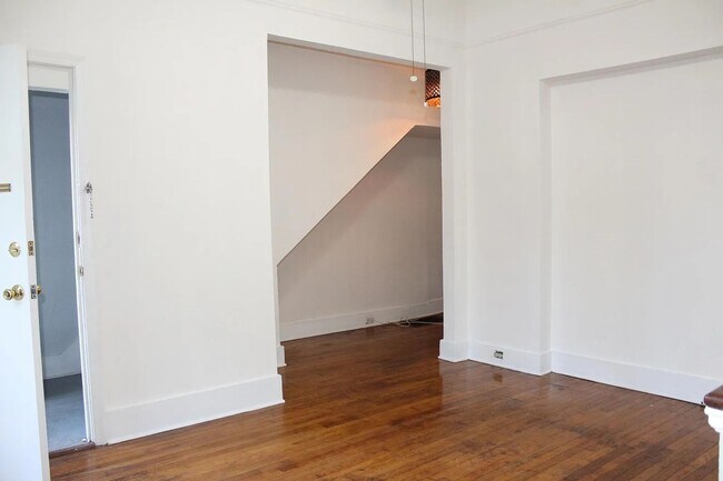 Foto del edificio - 311 E Duffy St