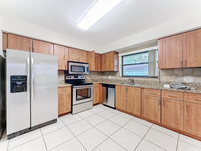 Building Photo - 9780 Pecan Tree Dr