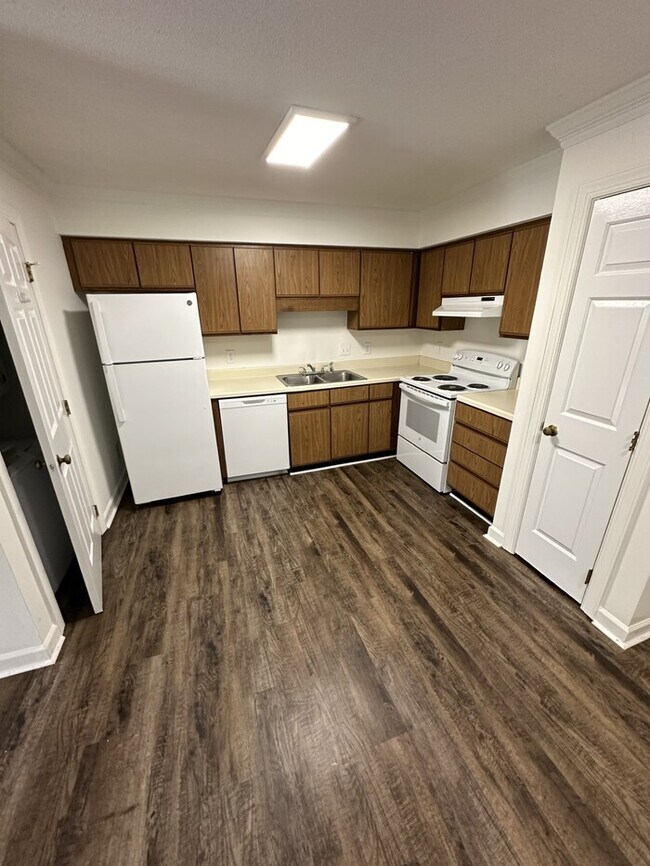 Building Photo - 3521 Ivy Commons Drive Unit# 102 is a 2-be...